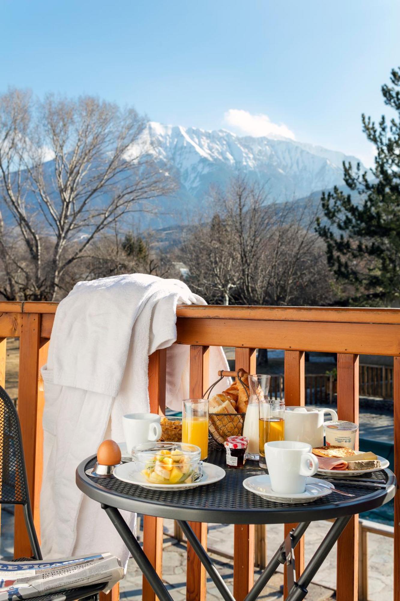 Hotel & Spa Les Bartavelles Crots エクステリア 写真